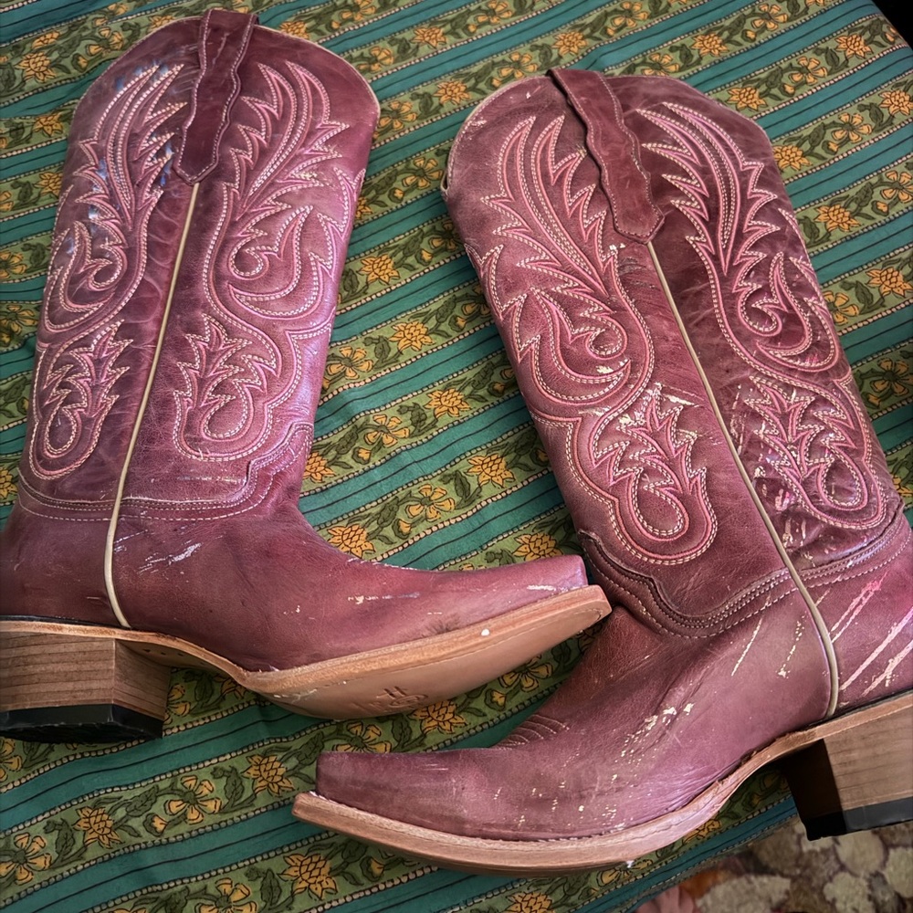 Women’s Mauve Distressed Western Ankle Booties New no box never worn